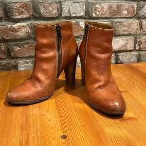 Cognac leather heeled boots, made in Italy
